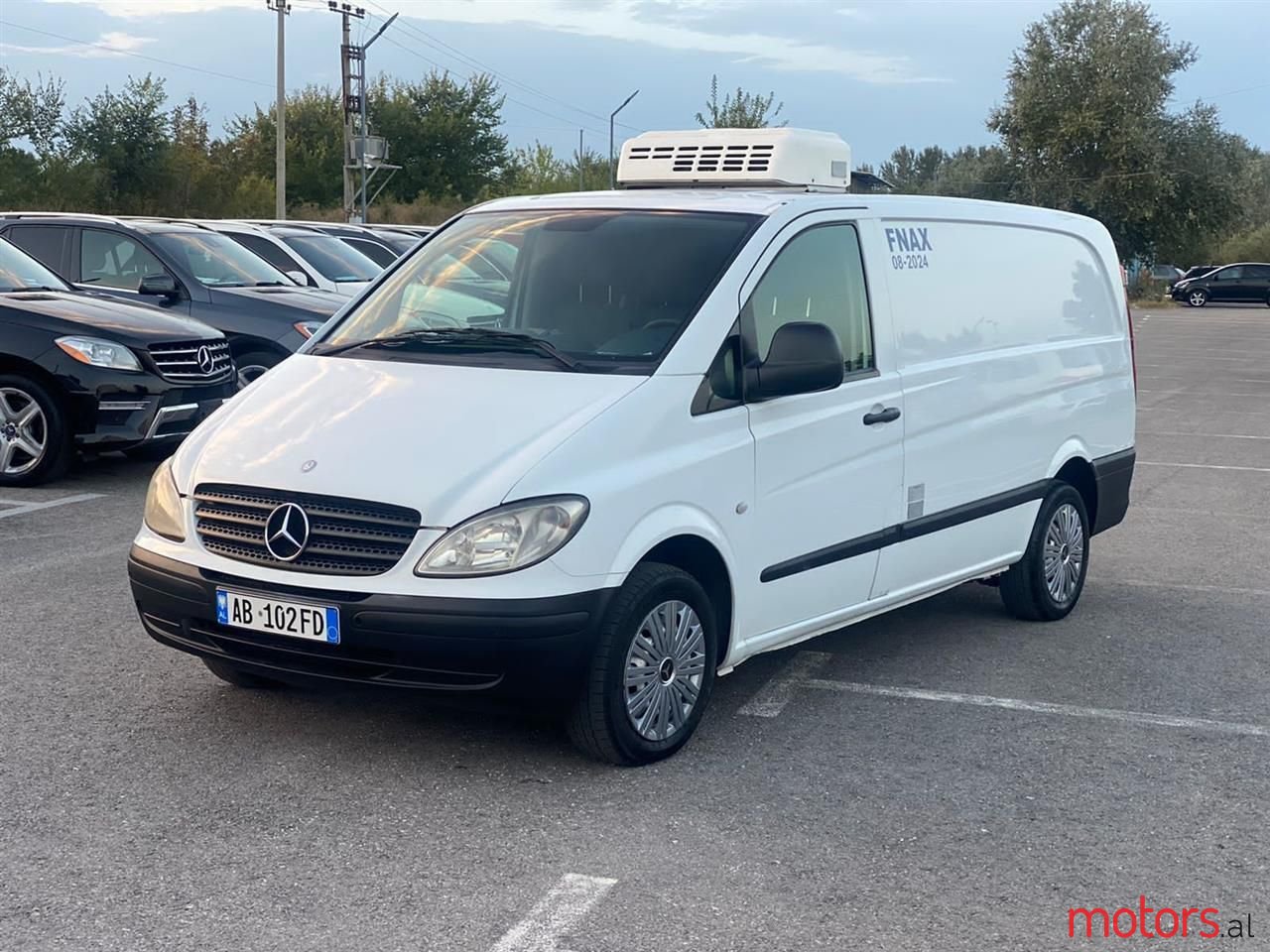 2006' Mercedes-Benz V 220 photo #1