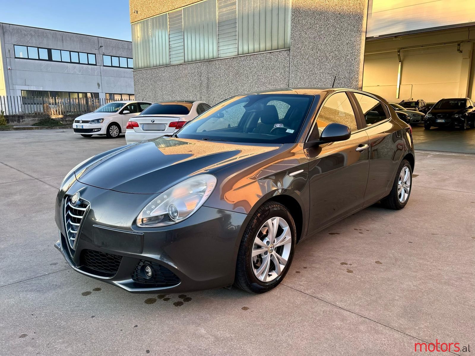 2013' Alfa Romeo Giulietta photo #2