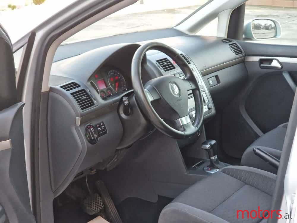 2007' Volkswagen Touran photo #5
