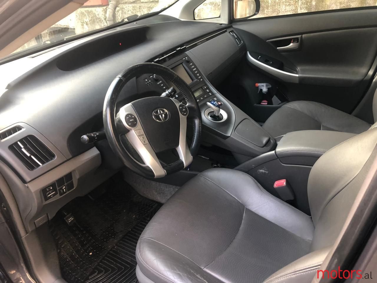 2011' Toyota Prius photo #6