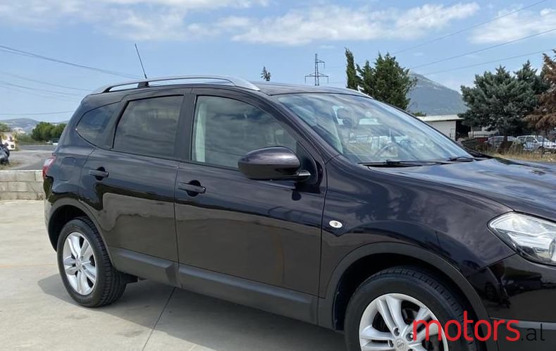 2011' Nissan Qashqai+2 photo #1