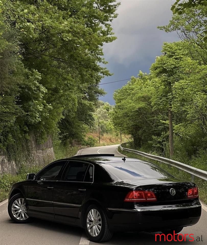 2012' Volkswagen Phaeton photo #5