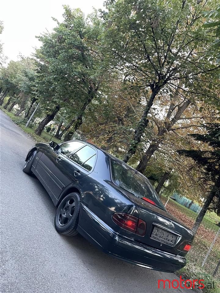 2000' Mercedes-Benz 220 photo #4