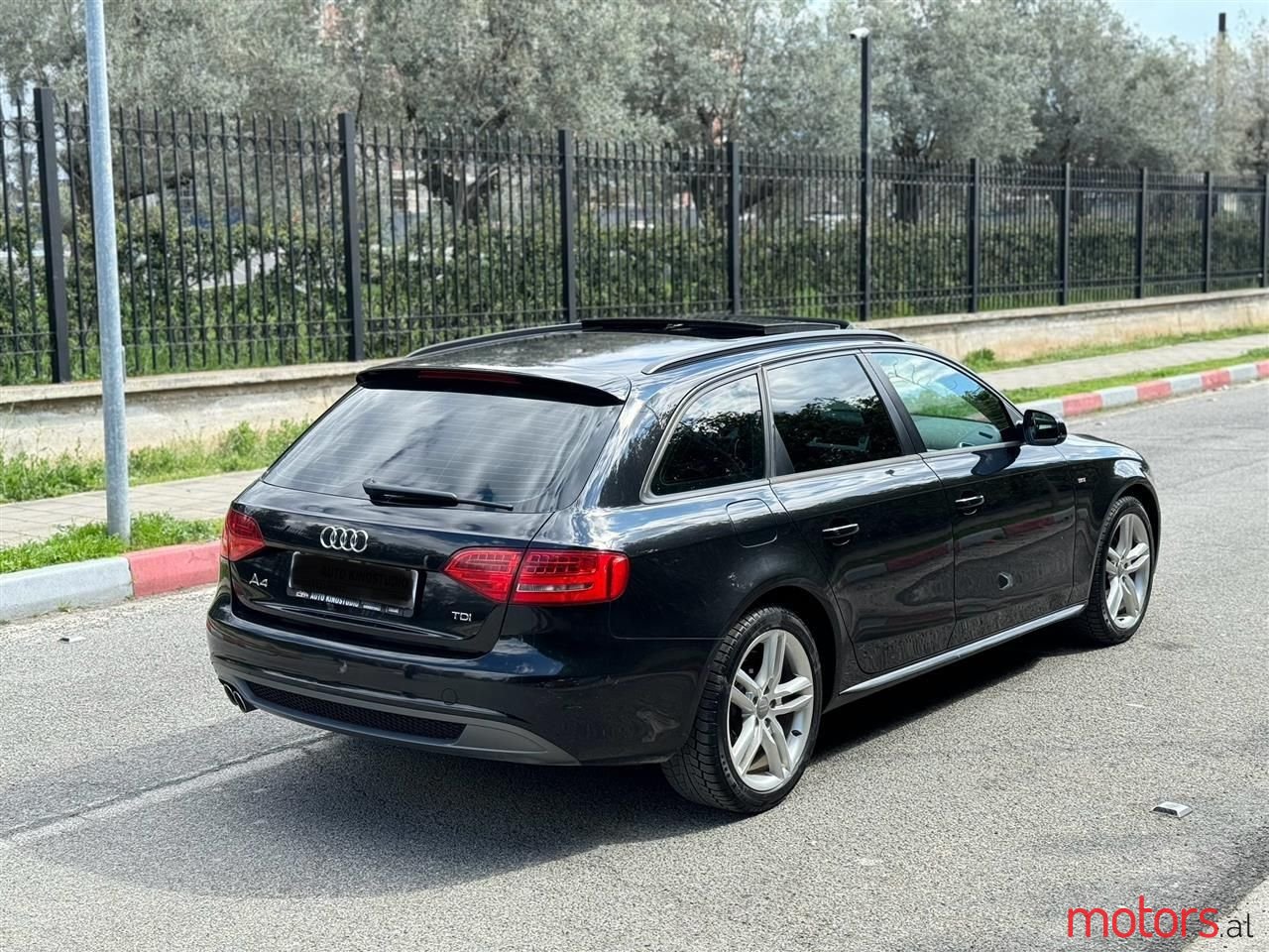 2011' Audi A4 photo #4