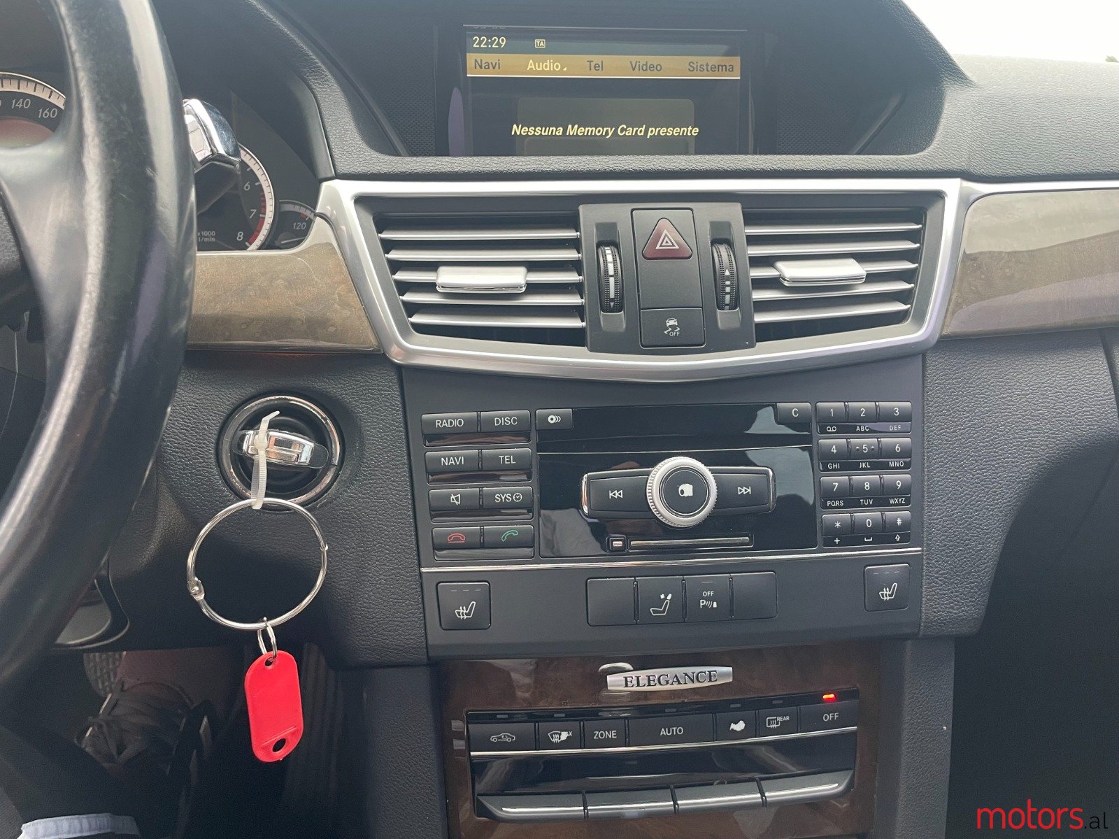 2010' Mercedes-Benz E 300 photo #6