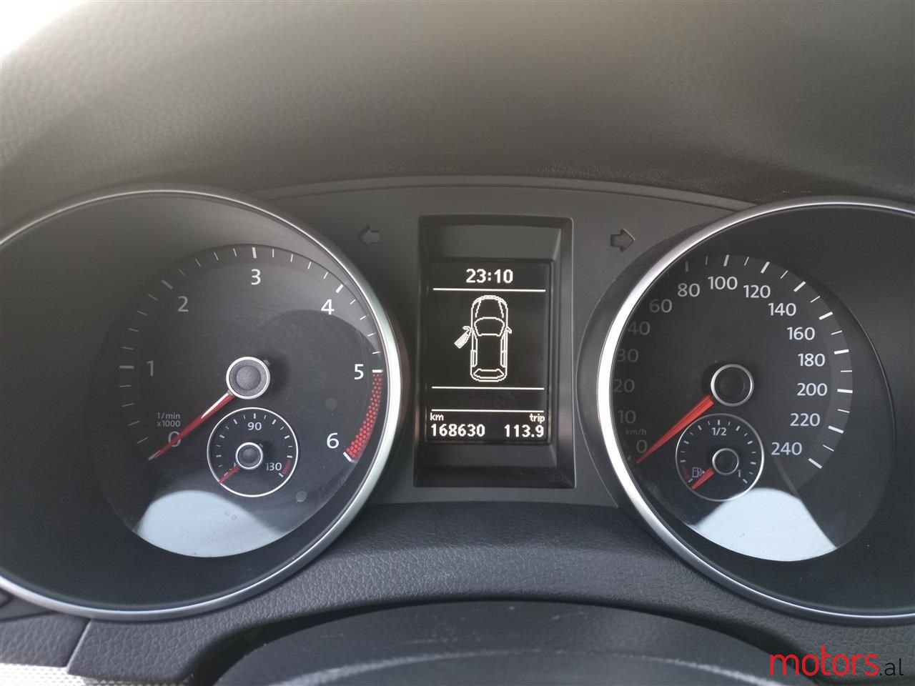 2011' Volkswagen Golf photo #3