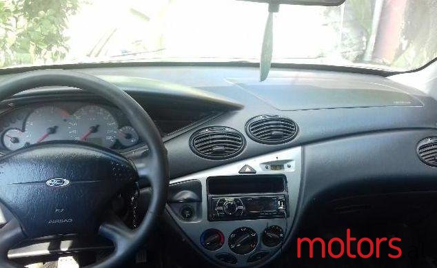 2001' Ford Focus photo #2