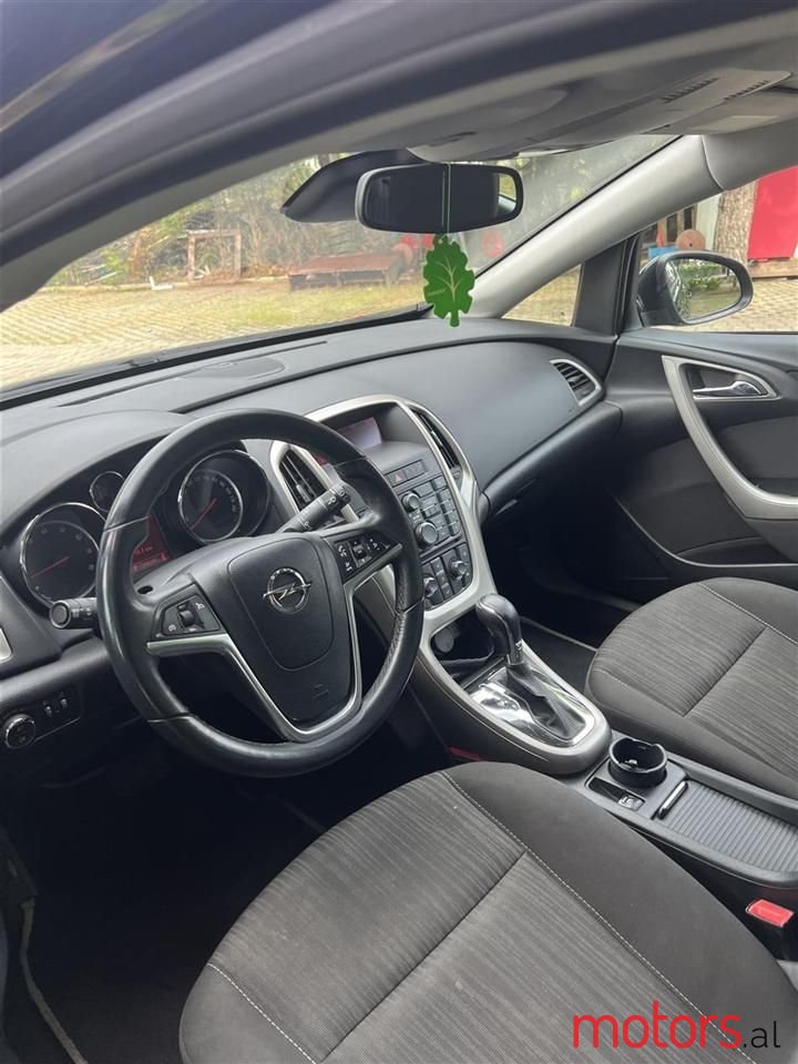 2012' Opel Astra photo #6