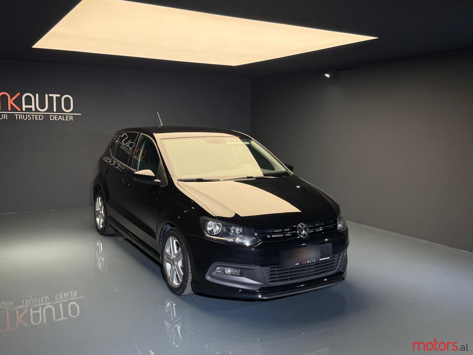 2013' Volkswagen Polo photo #1
