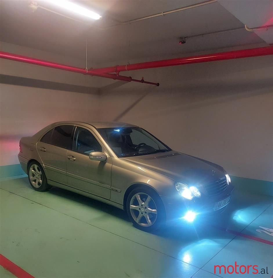 2005' Mercedes-Benz 220 photo #2