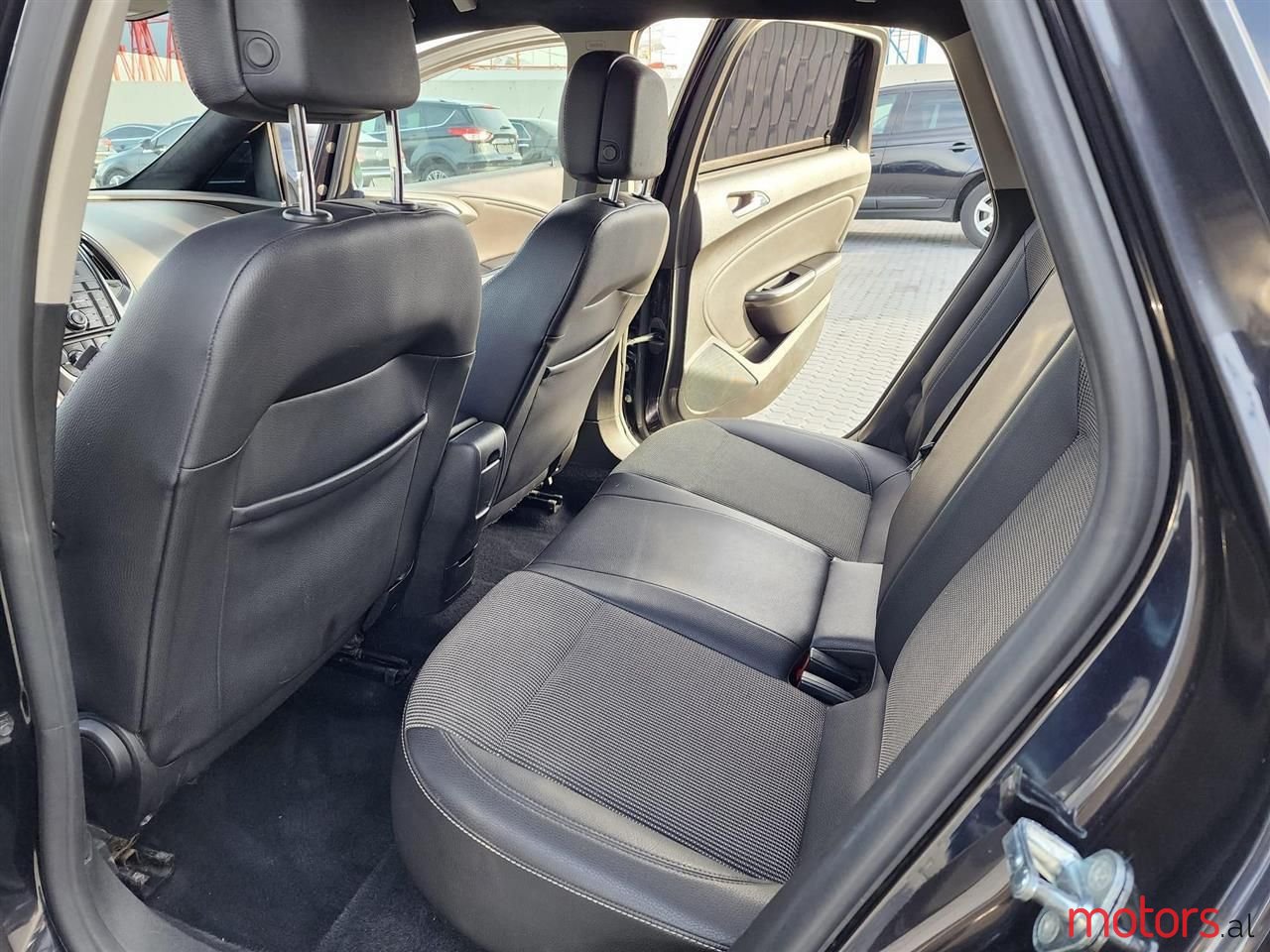 2010' Opel Astra photo #2