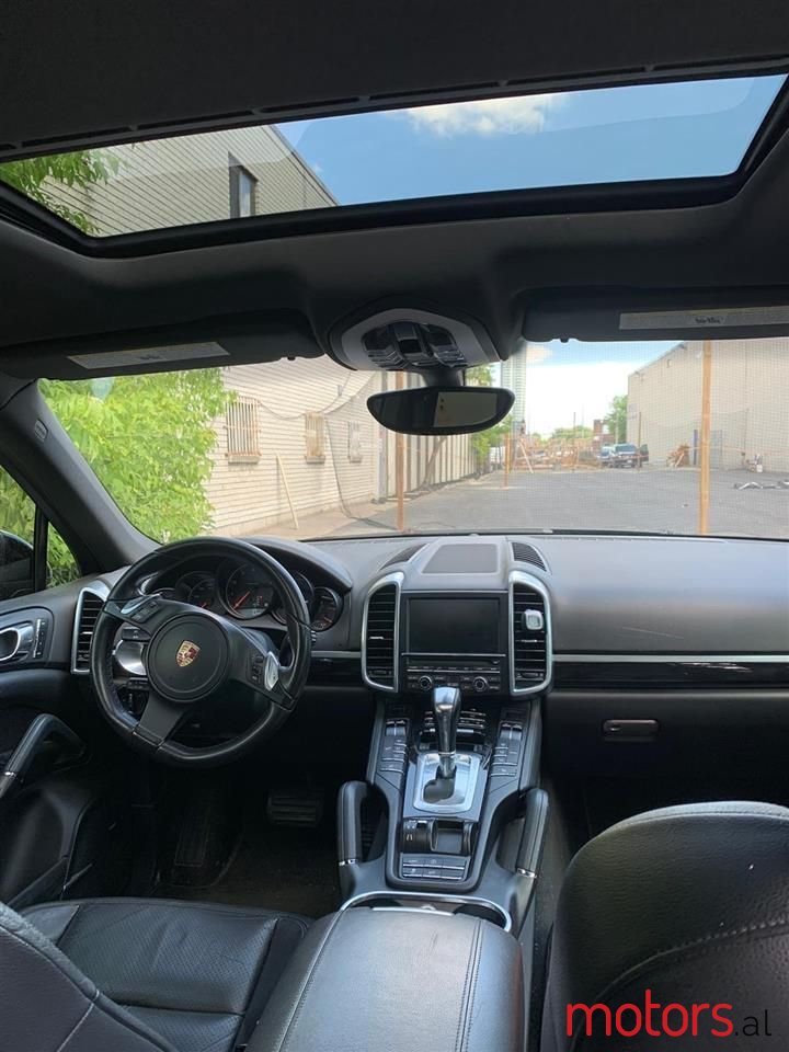 2011' Porsche Cayenne photo #3
