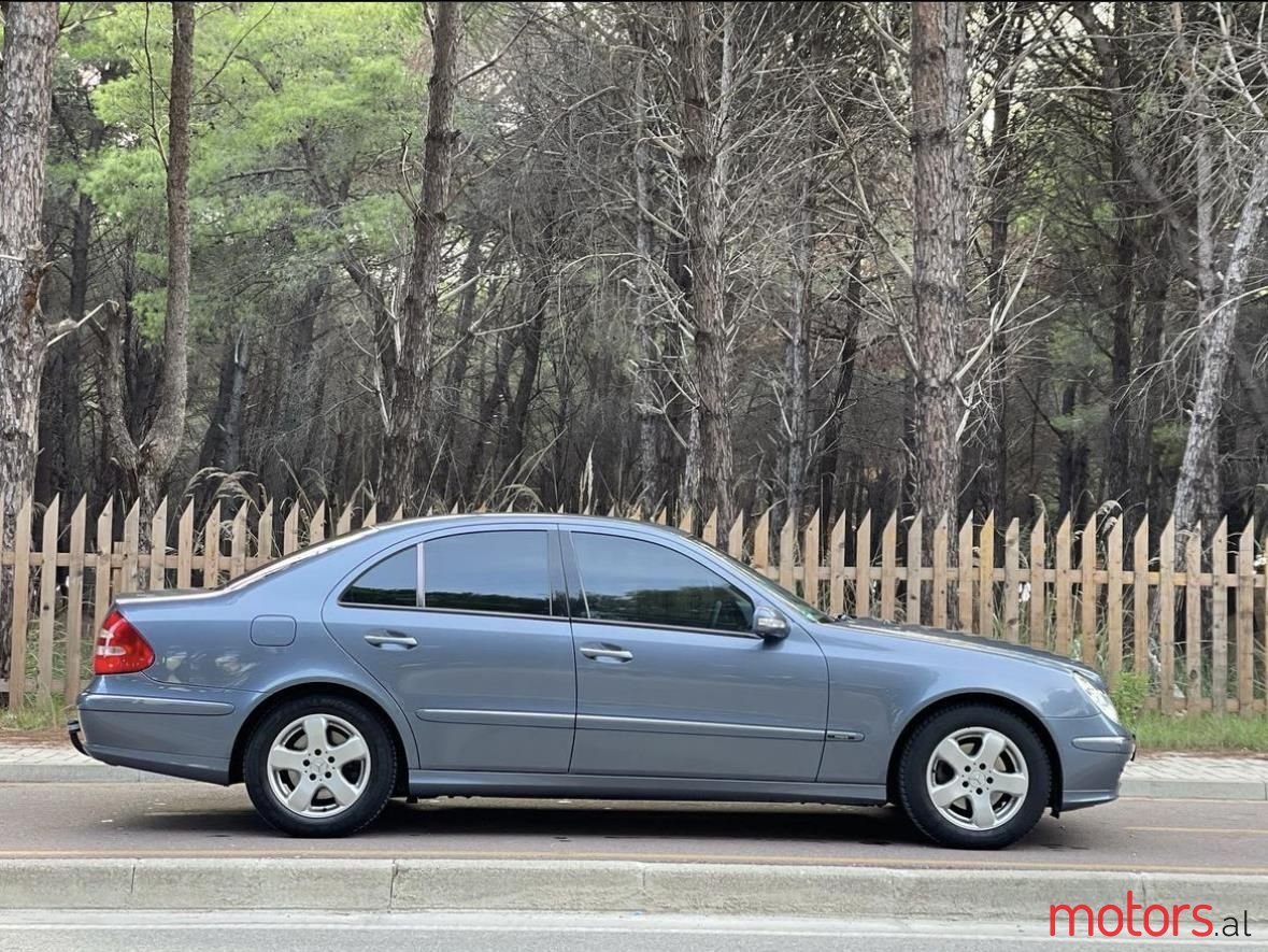 2005' Mercedes-Benz E 220 photo #1