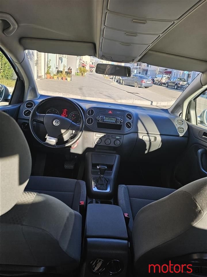 2009' Volkswagen Golf Plus photo #5