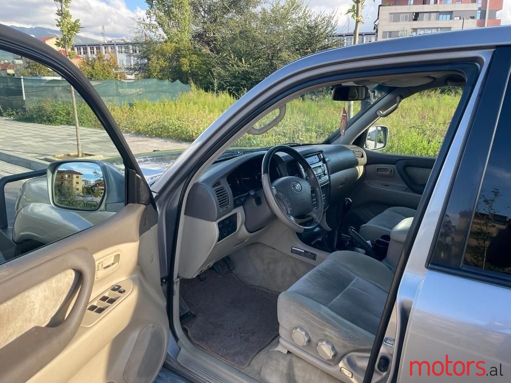 2002' Toyota Land Crusier photo #3