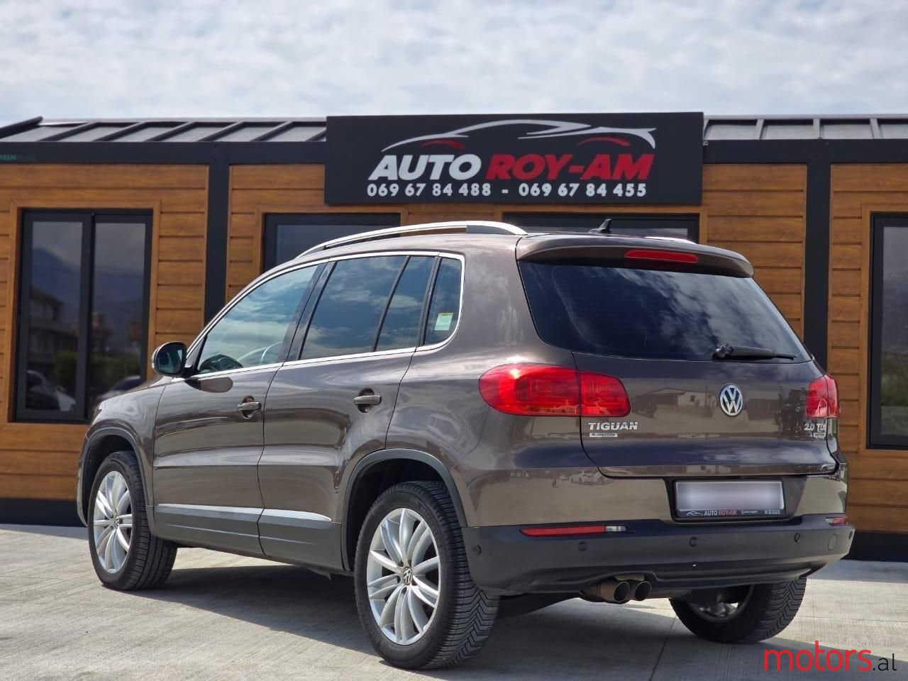 2012' Volkswagen Tiguan photo #3