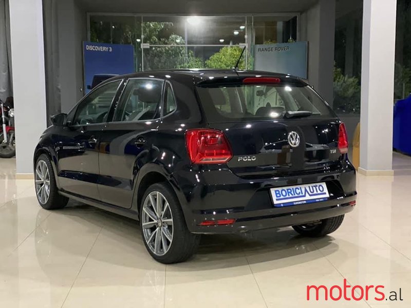 2015' Volkswagen Polo photo #2