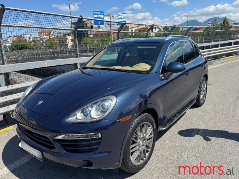 2011' Porsche Cayenne photo #2