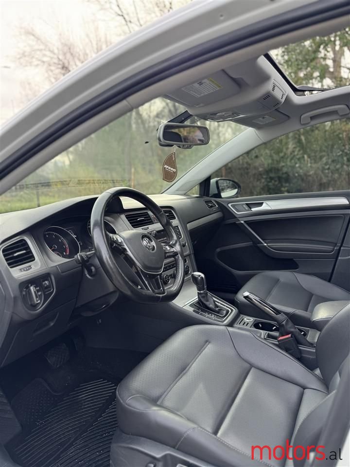 2016' Volkswagen Golf photo #4