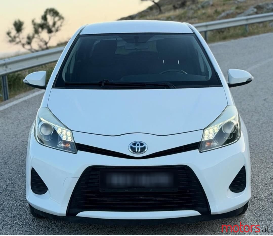 2013' Toyota Yaris photo #4