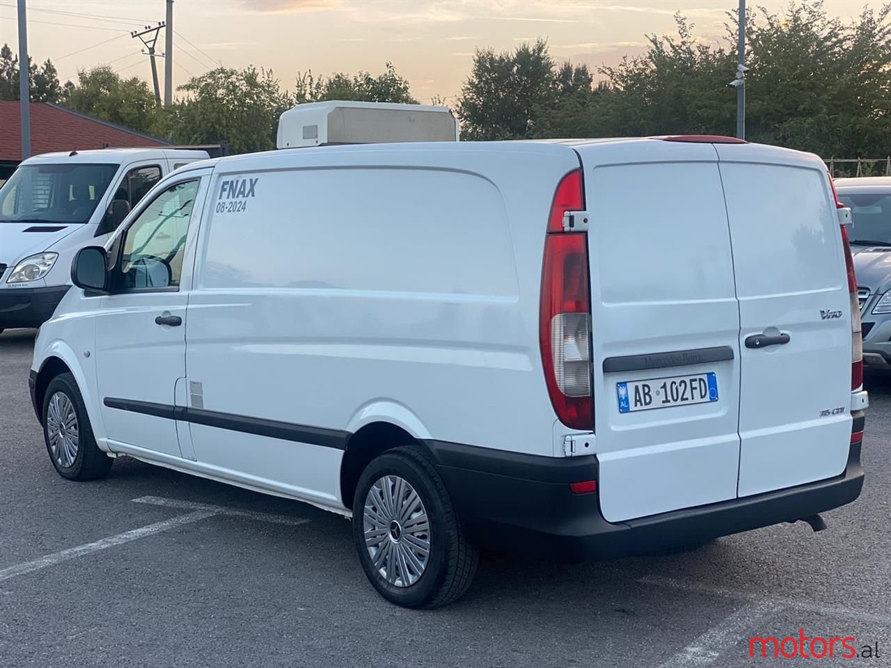 2006' Mercedes-Benz V 220 photo #3