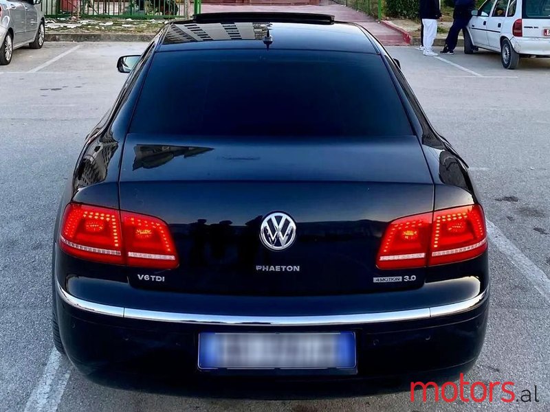 2013' Volkswagen Phaeton photo #3