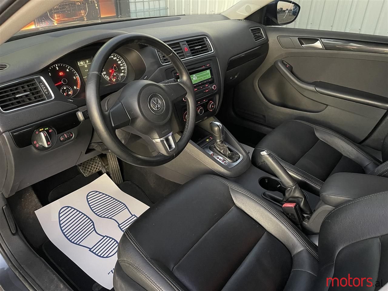 2012' Volkswagen Jetta photo #3