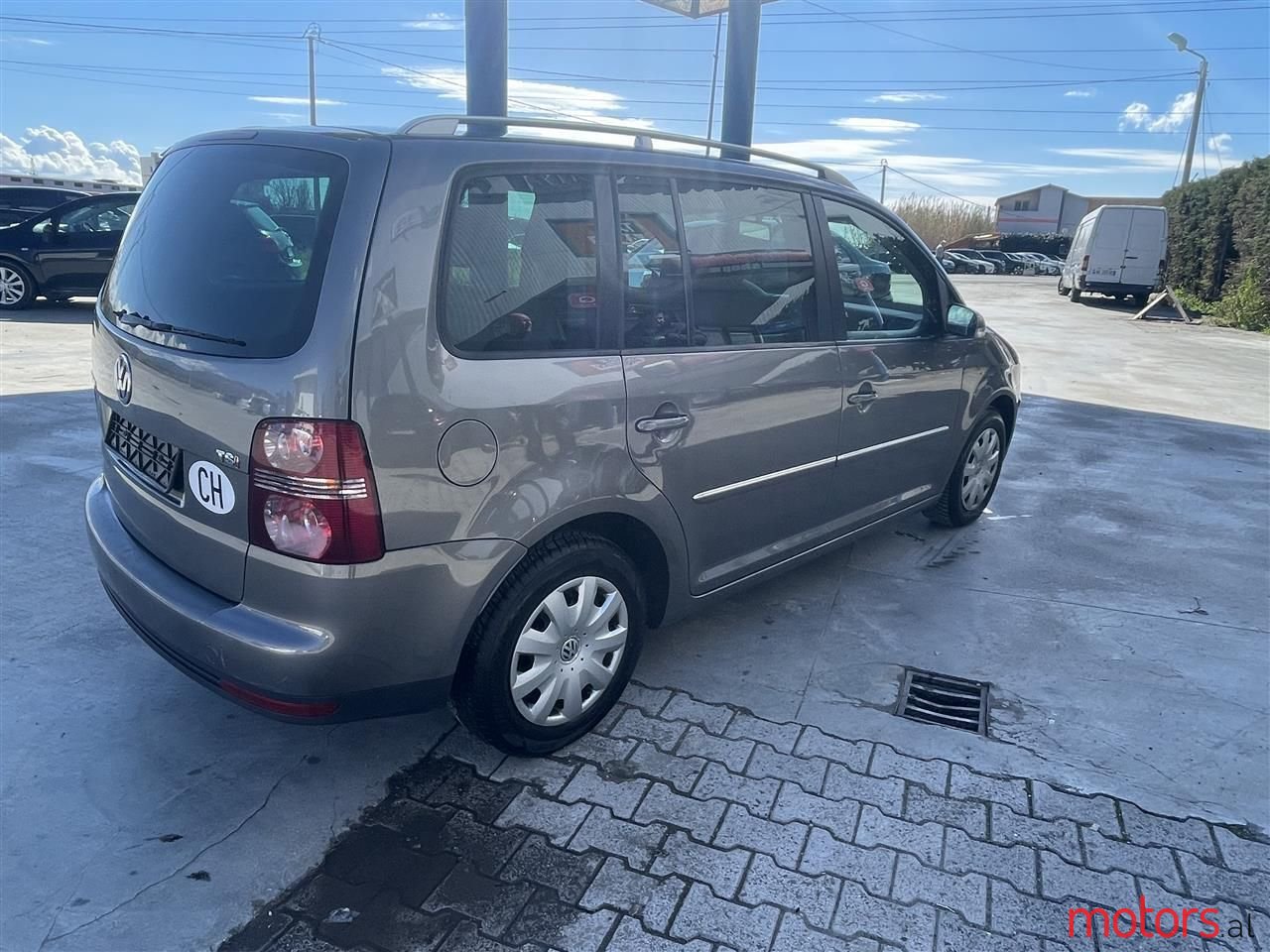 2007' Volkswagen Touran photo #3