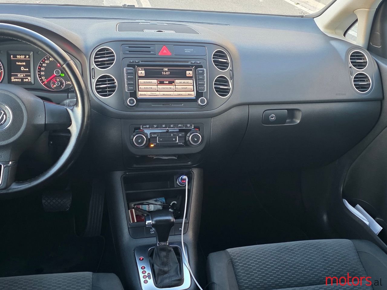 2009' Volkswagen Golf Plus photo #4