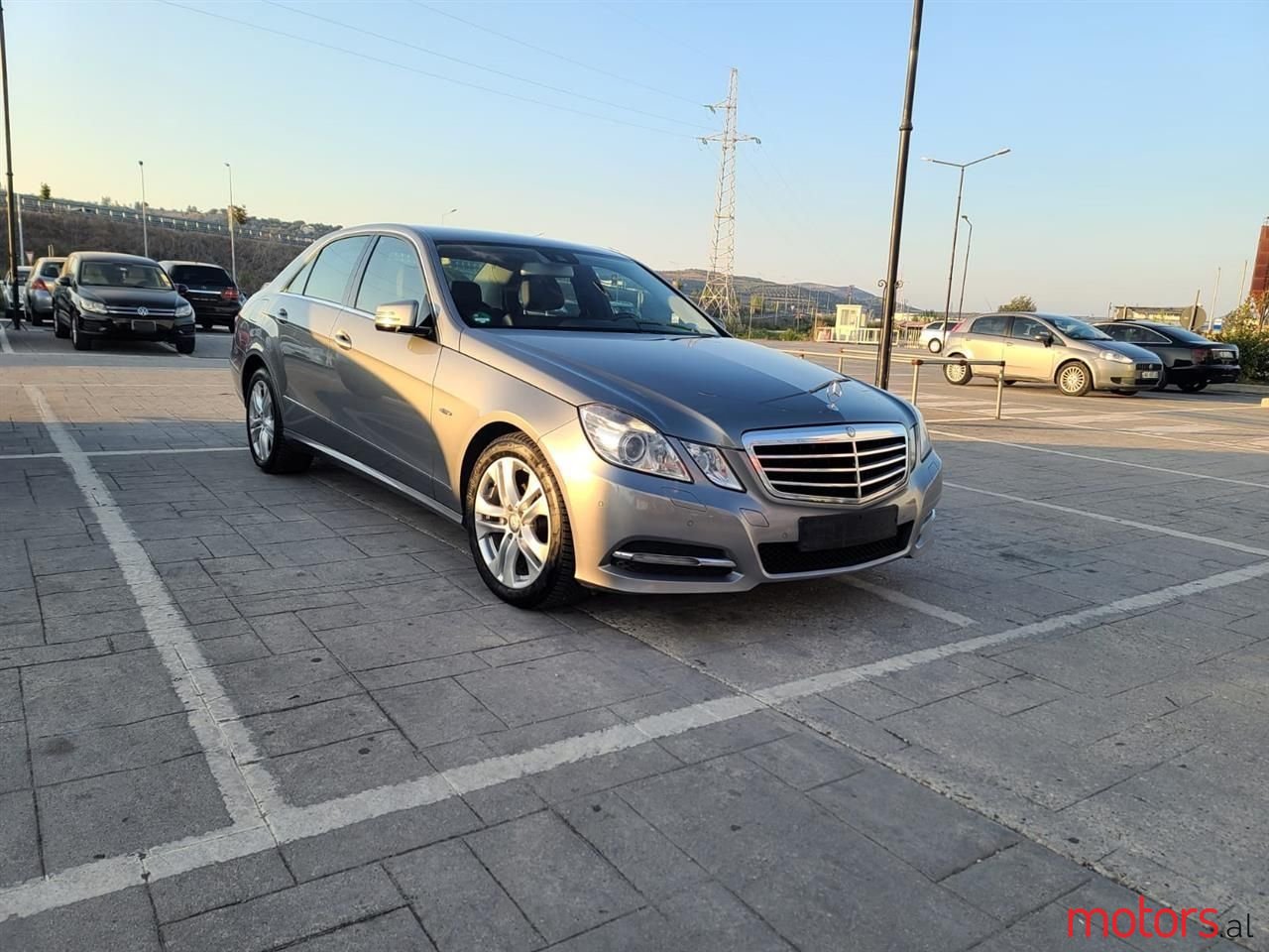2011' Mercedes-Benz E 220 photo #1