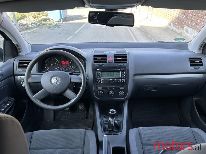 2004' Volkswagen Golf photo #4