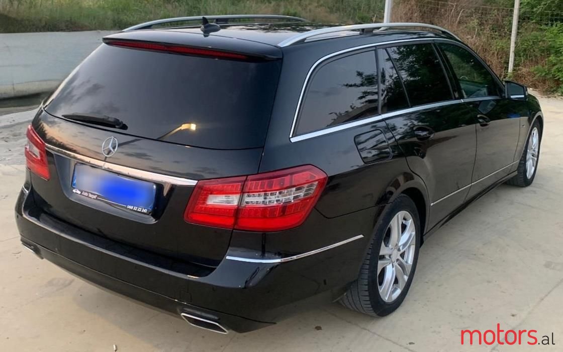 2012' Mercedes-Benz E 220 photo #5