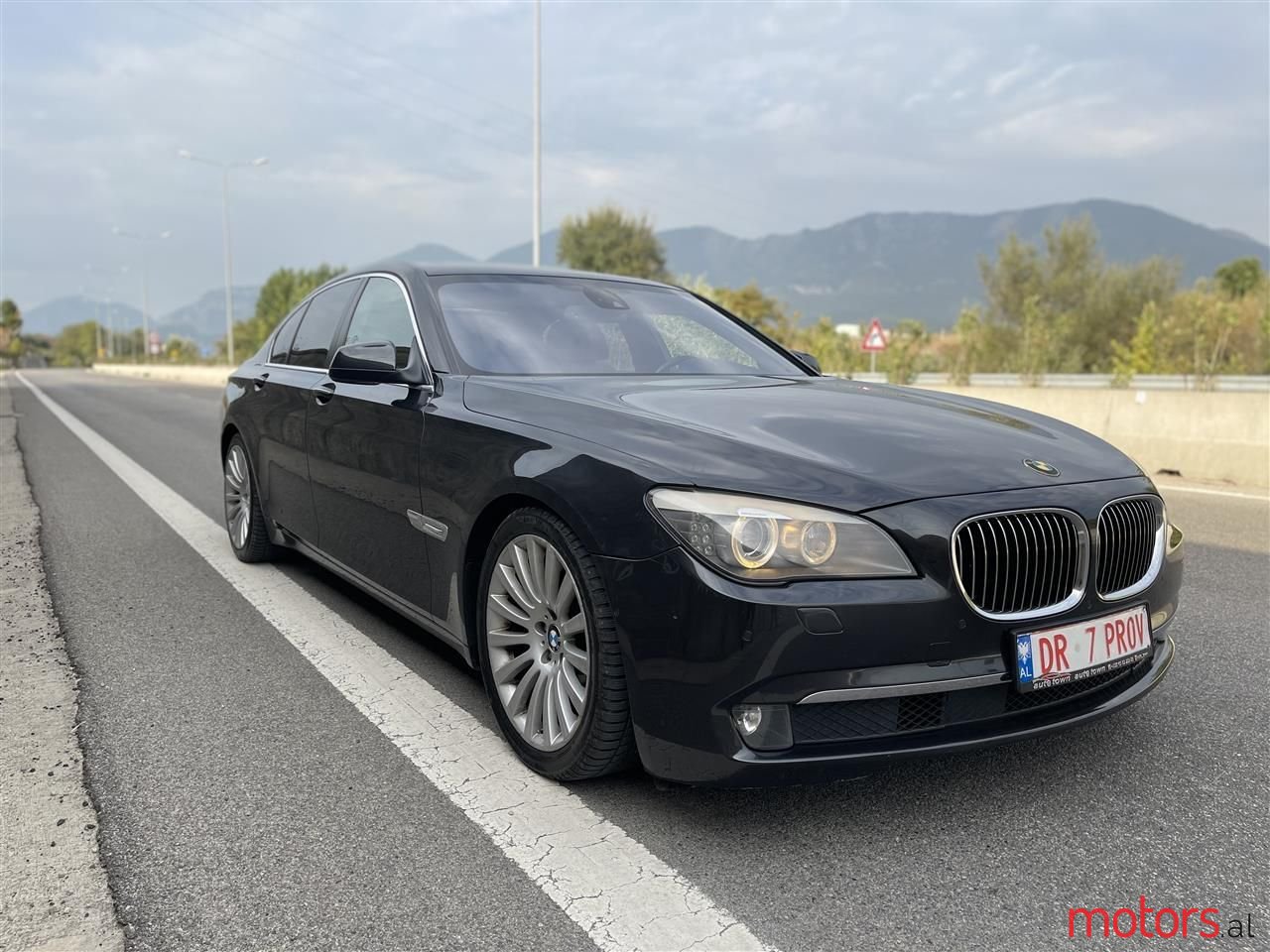 2011' BMW 740 photo #4