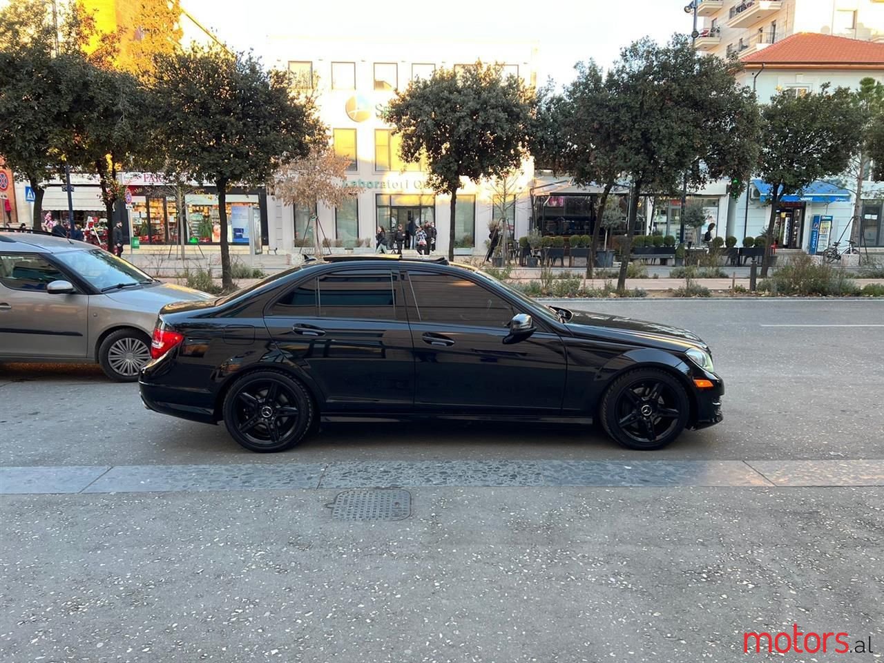 2012' Mercedes-Benz C 300 photo #3