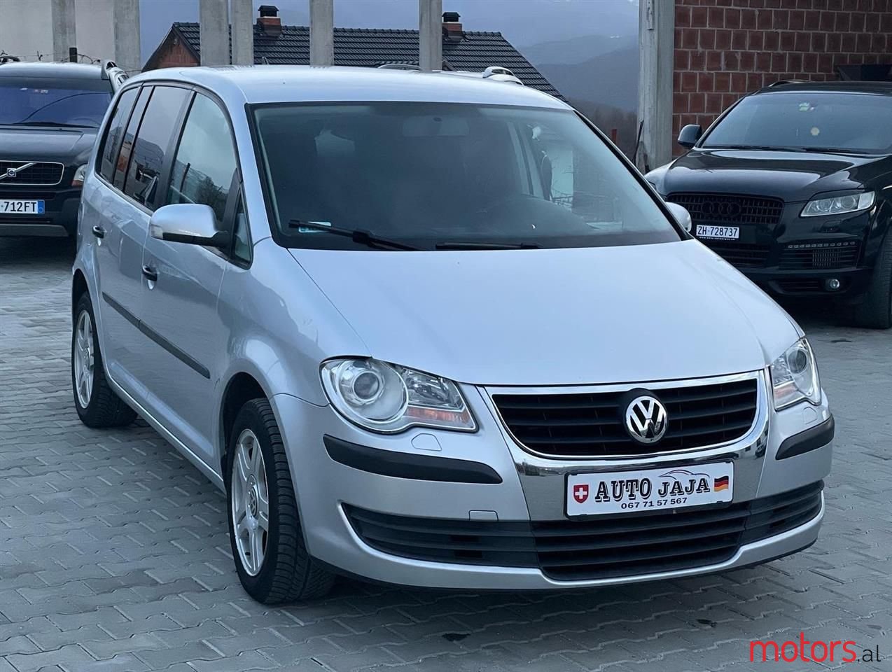 2008' Volkswagen Touran photo #2