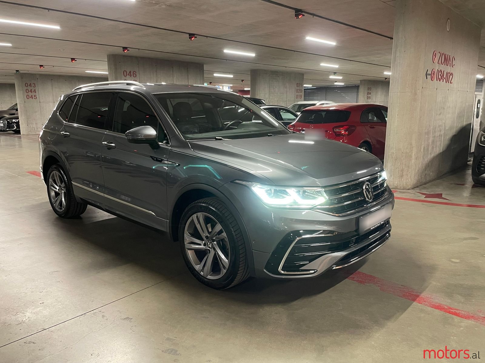 2022' Volkswagen Tiguan photo #1