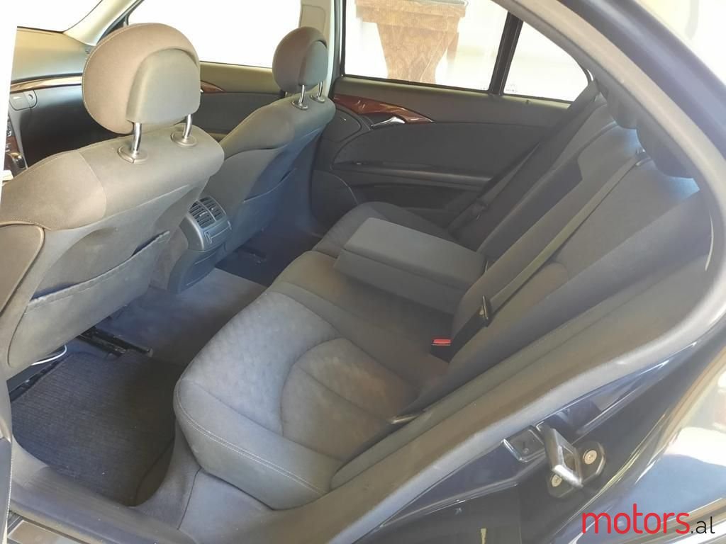 2006' Mercedes-Benz E 220 photo #5