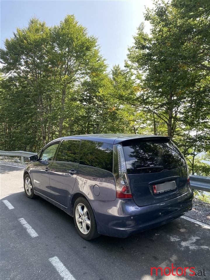 2006' Mitsubishi Grandis photo #2