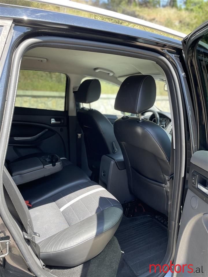 2009' Ford Kuga photo #2