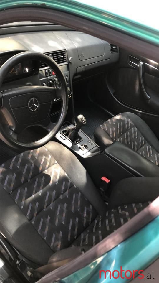 2000' Mercedes-Benz C 220 photo #2