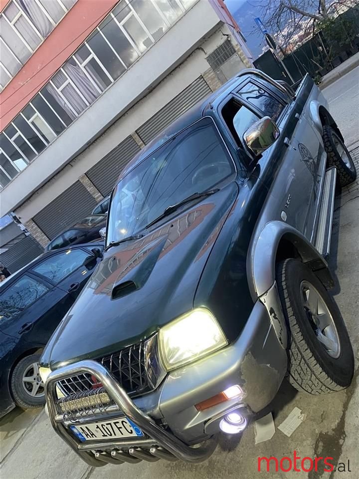 2003' Mitsubishi L200 photo #1