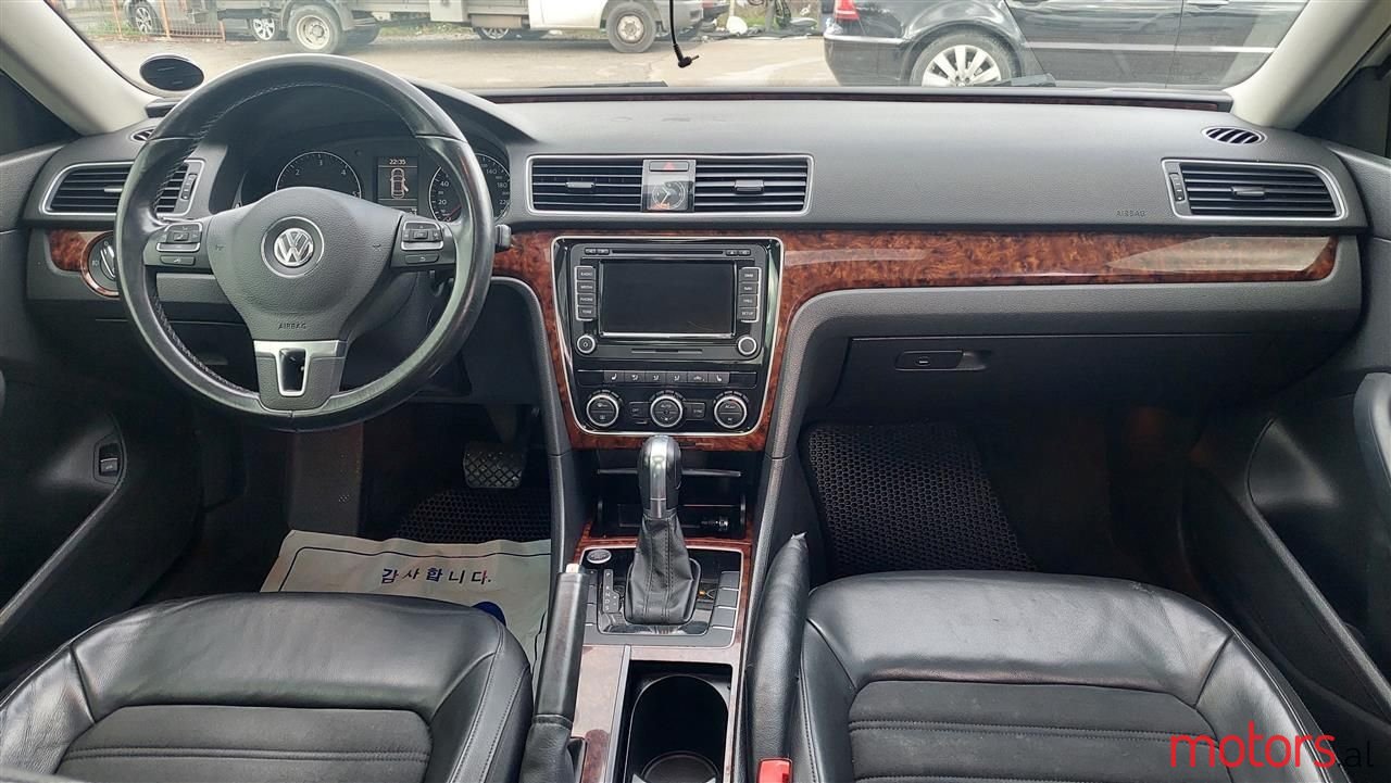 2012' Volkswagen Passat photo #2