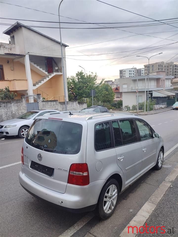 2005' Volkswagen Touran photo #2