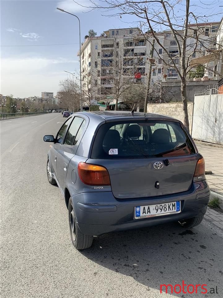 2004' Toyota Yaris photo #2