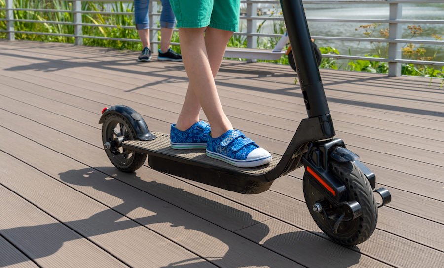 Monopatinat elektrike ndalohen nga e hëna e 13 Tetorit