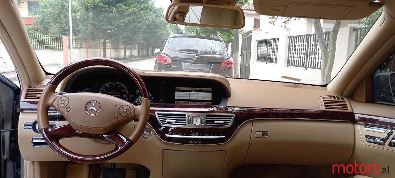 2011' Mercedes-Benz S 550 photo #5