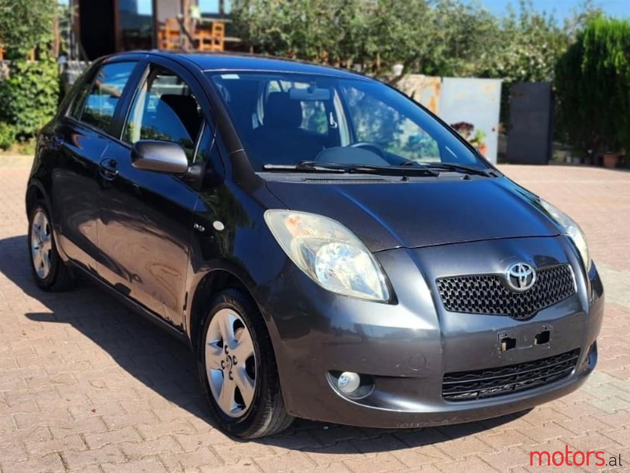 2009' Toyota Yaris photo #3