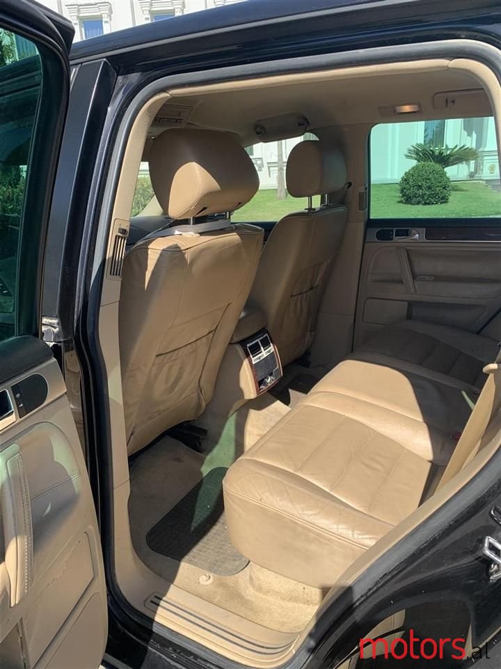 2005' Volkswagen Touareg photo #6