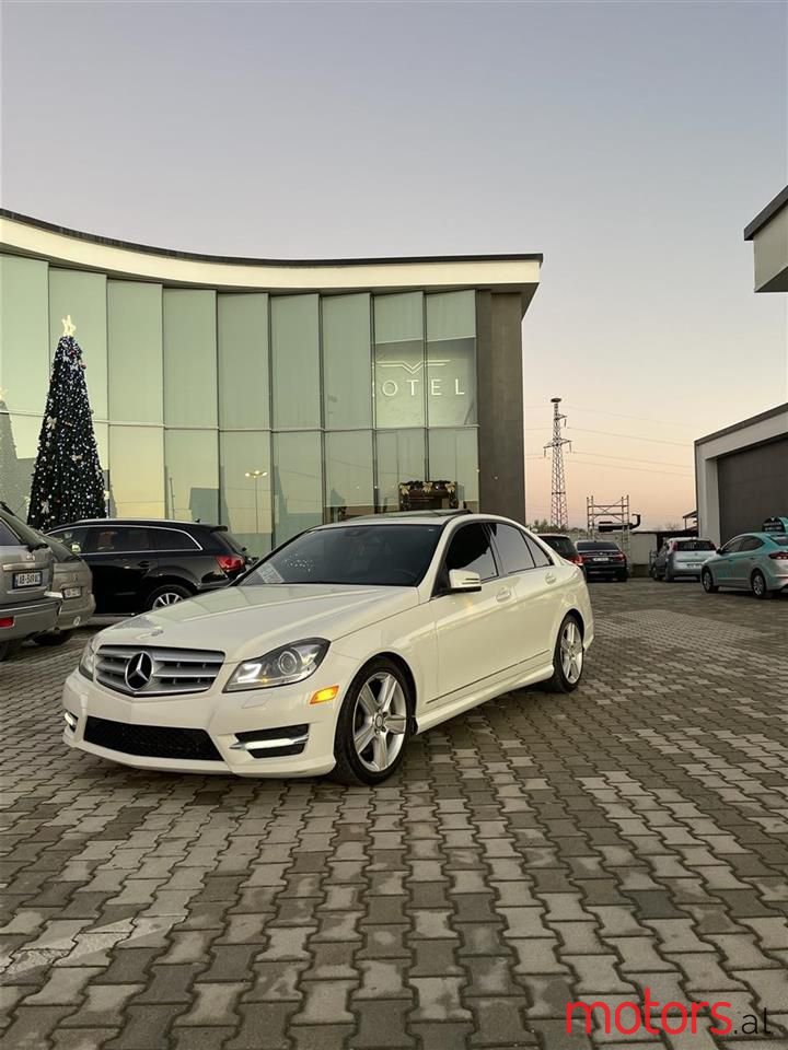 2012' Mercedes-Benz C 300 photo #2