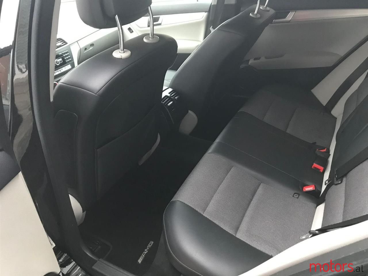 2012' Mercedes-Benz C 200 photo #2